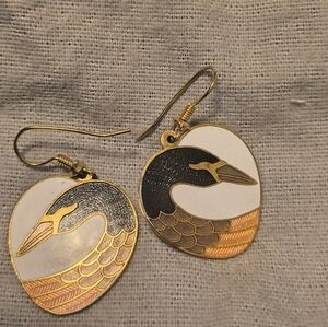 Heart shaped swan printed earrings. Branded ROMAN. VINTAGE 1980'S. Dangle style.